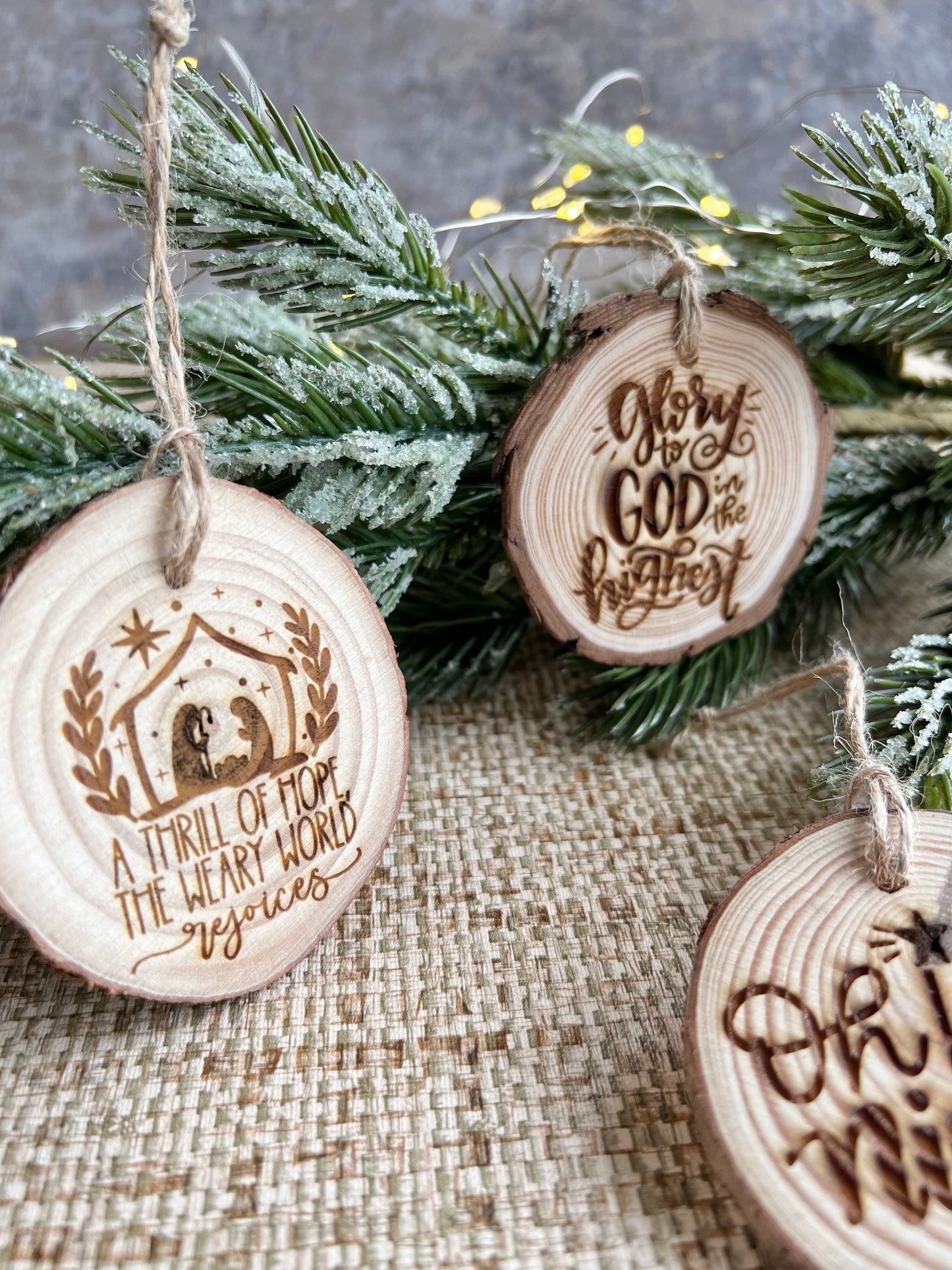 Engraved diffuser tree decorations set - CAROLS