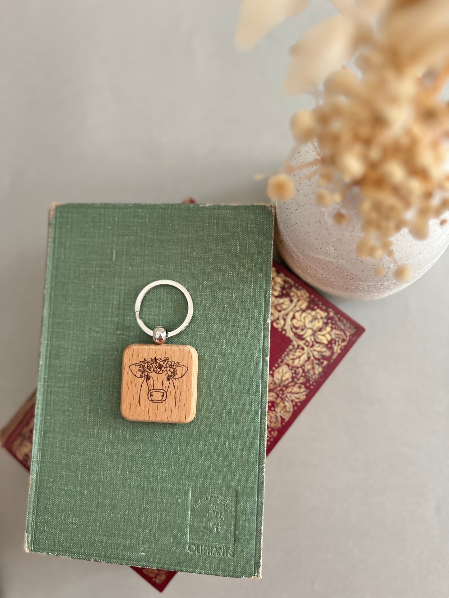 Cow flowers engraved keyring