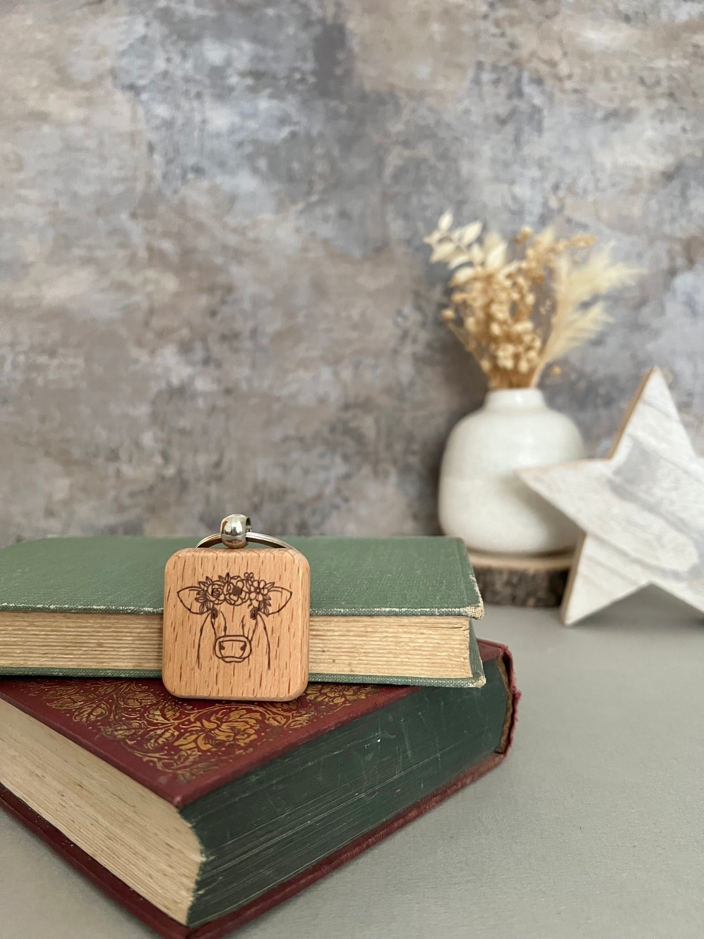 Cow flowers engraved keyring