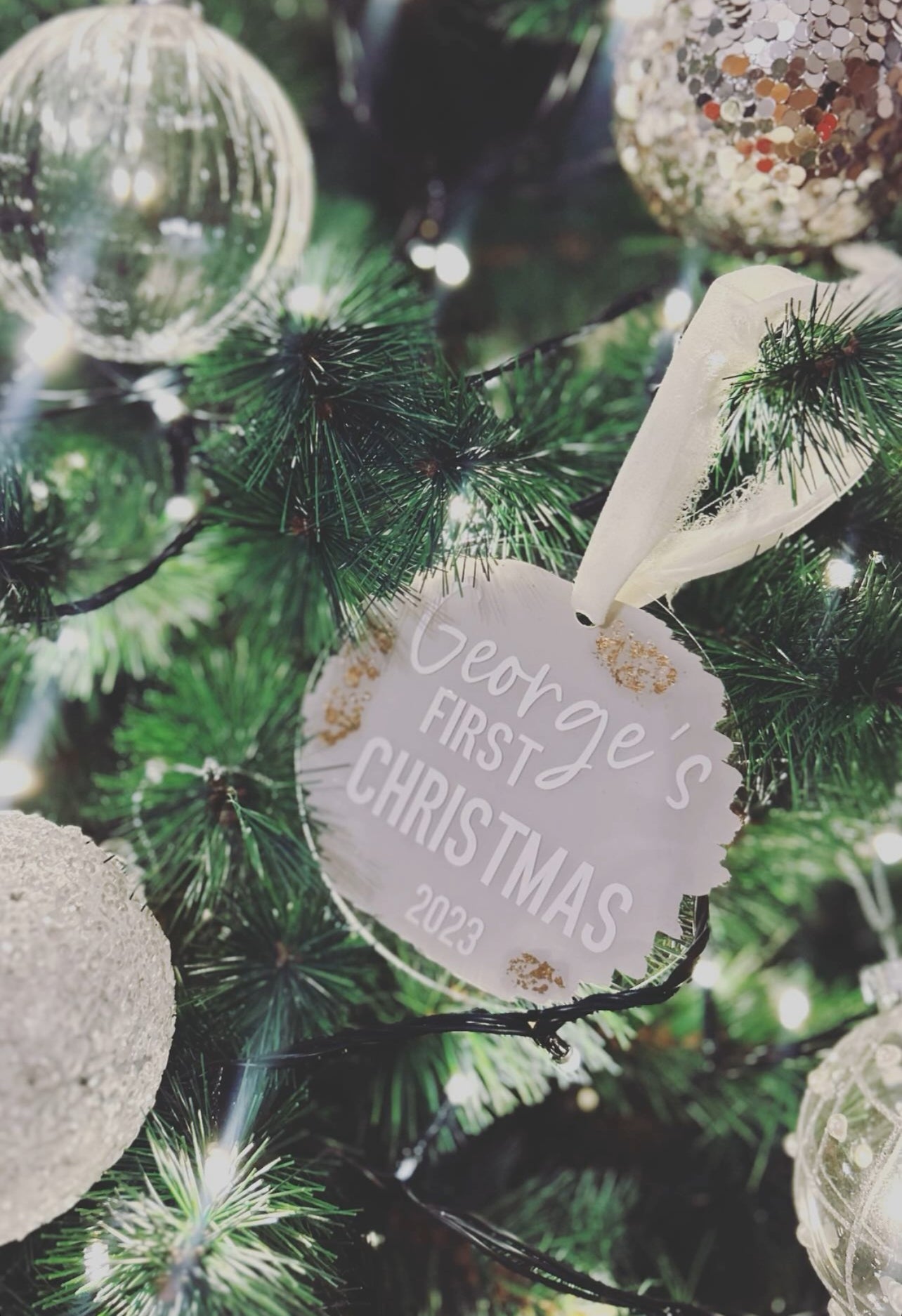 Design your own 4” acrylic Christmas decoration