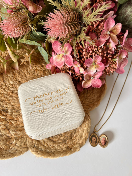 Memories jewellery box (off-white)