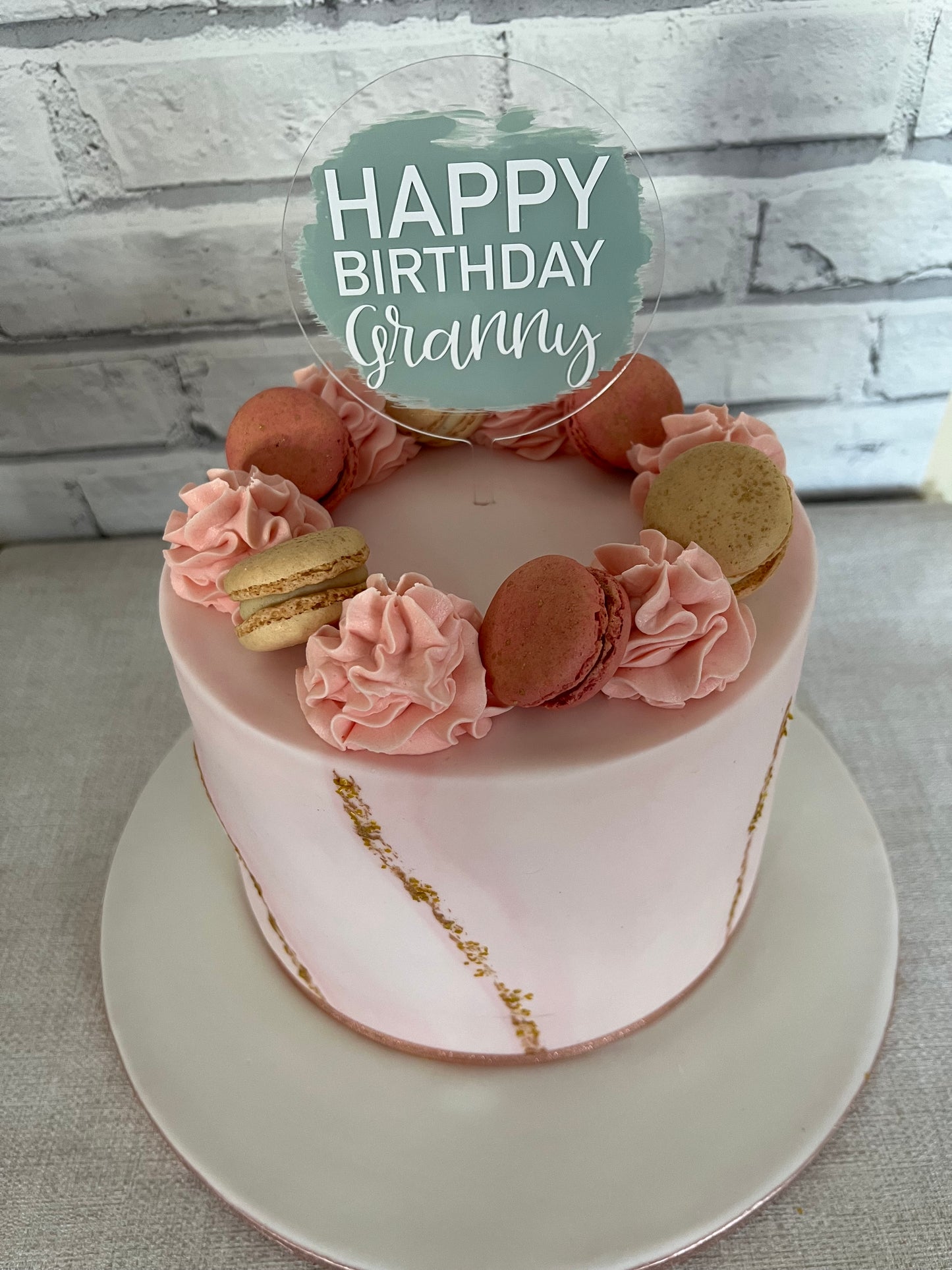 GrannyS Cake And Topping